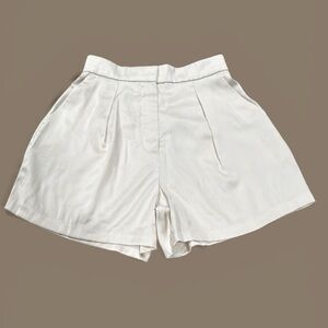 Abercrombie & Fitch Satin / Silk Feel cream Pleated Dress Shorts with Pockets XS